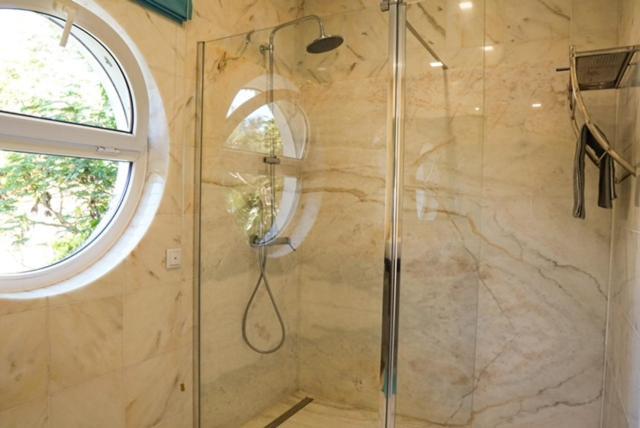 Edles Apartment In Architektenvilla Mit Grossem Pool, Sauna, Dachterrasse Und Malerischem Garten Патайас Екстериор снимка