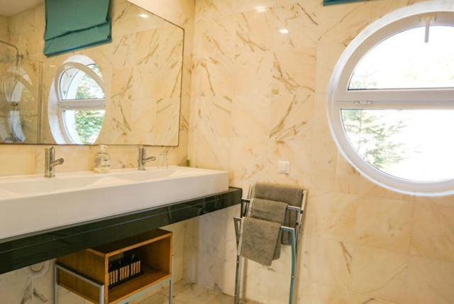 Edles Apartment In Architektenvilla Mit Grossem Pool, Sauna, Dachterrasse Und Malerischem Garten Патайас Екстериор снимка